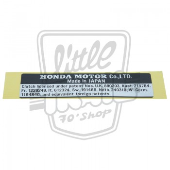 Plaque d'identification origine Honda Dax ou Chaly collée sur le cadre côté gauche au dessus du cache-chaine